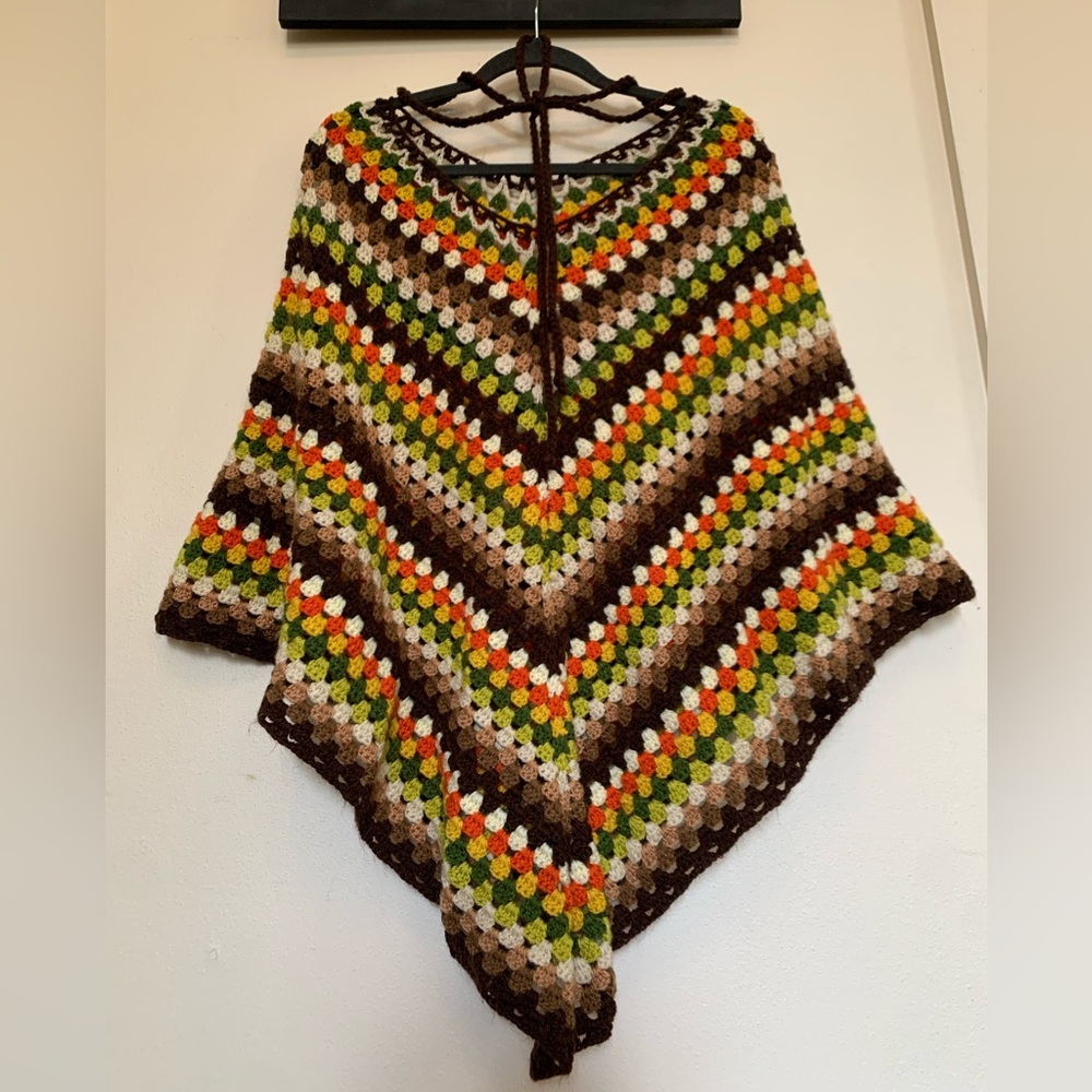 Amazing Vintage Crocheted Poncho / Cape